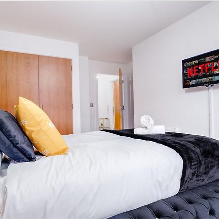 Maevela Apartments - Arcadian Versace Themed Apt ☆ Huge Balcony / Free Parking → Free Netflix -2 Min Walk From Birmingham Hippodrome Theatre, Arcadian, China Town, Sidewalk Club, Gay Village, 5 Mins From New Street Train Station - Birmingham Grand Ce Eksteriør bilde