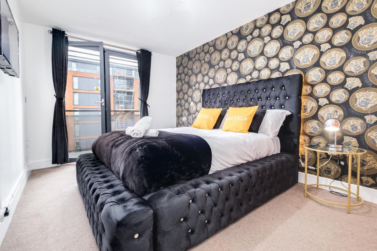 Maevela Apartments - Arcadian Versace Themed Apt ☆ Huge Balcony / Free Parking → Free Netflix -2 Min Walk From Birmingham Hippodrome Theatre, Arcadian, China Town, Sidewalk Club, Gay Village, 5 Mins From New Street Train Station - Birmingham Grand Ce Eksteriør bilde