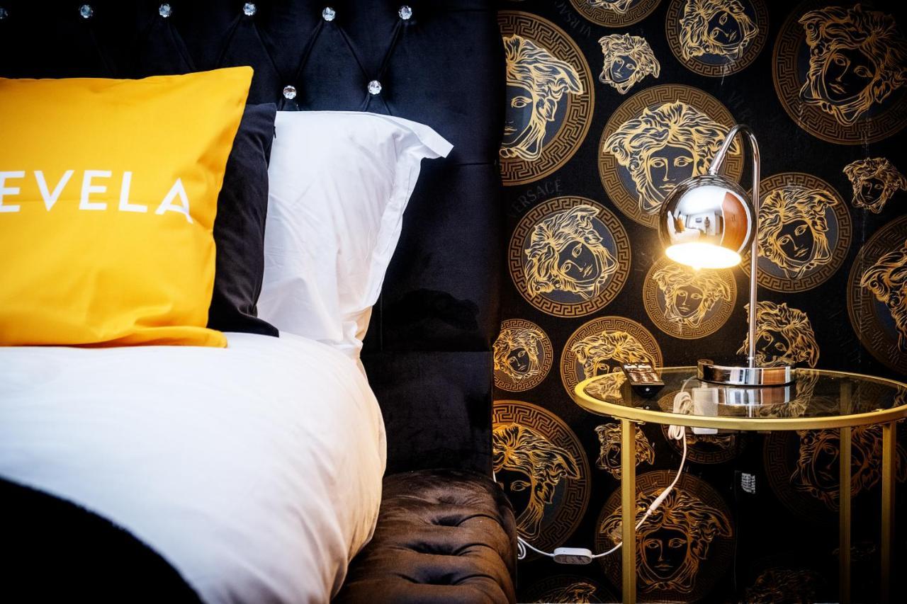 Maevela Apartments - Arcadian Versace Themed Apt ☆ Huge Balcony / Free Parking → Free Netflix -2 Min Walk From Birmingham Hippodrome Theatre, Arcadian, China Town, Sidewalk Club, Gay Village, 5 Mins From New Street Train Station - Birmingham Grand Ce Eksteriør bilde