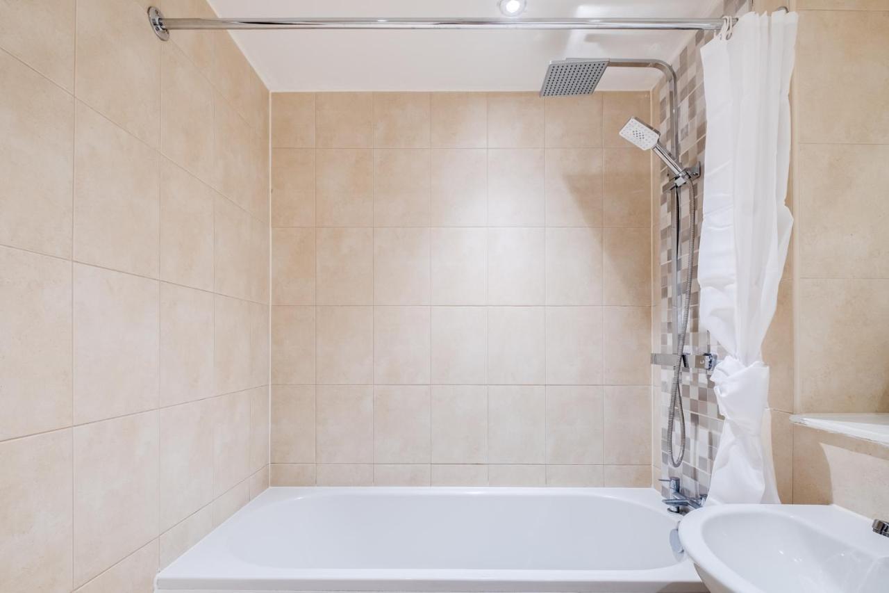 Maevela Apartments - Arcadian Versace Themed Apt ☆ Huge Balcony / Free Parking → Free Netflix -2 Min Walk From Birmingham Hippodrome Theatre, Arcadian, China Town, Sidewalk Club, Gay Village, 5 Mins From New Street Train Station - Birmingham Grand Ce Eksteriør bilde
