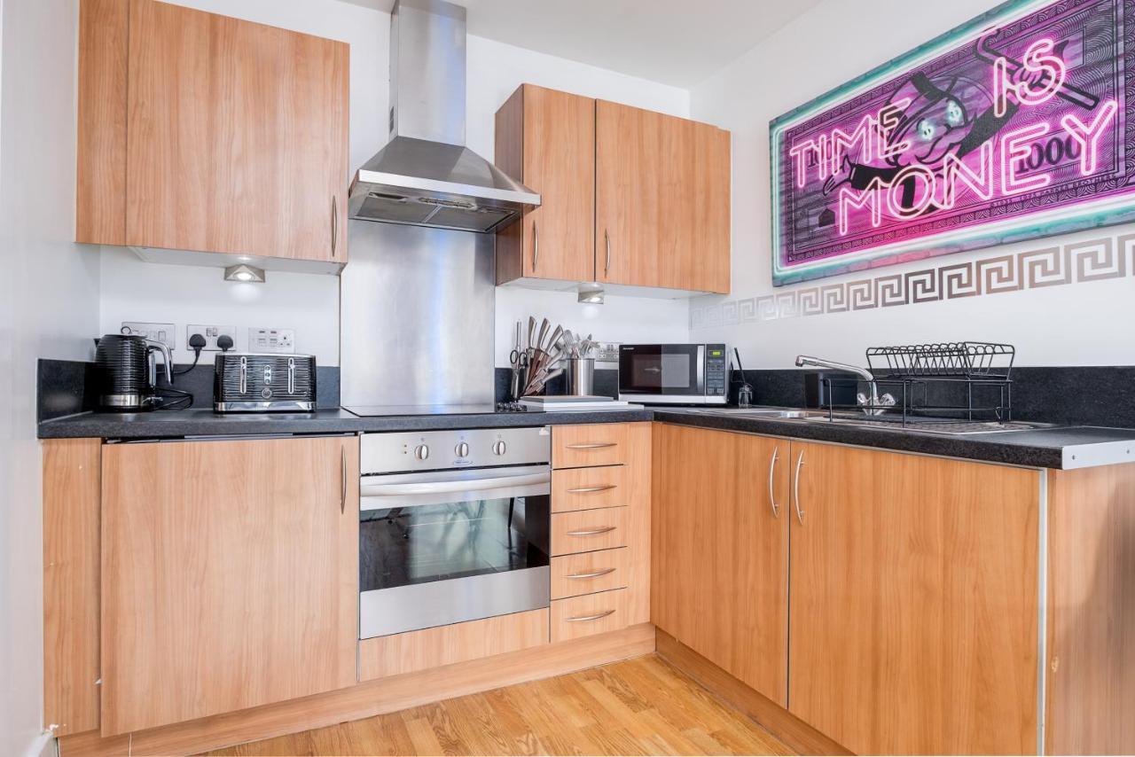 Maevela Apartments - Arcadian Versace Themed Apt ☆ Huge Balcony / Free Parking → Free Netflix -2 Min Walk From Birmingham Hippodrome Theatre, Arcadian, China Town, Sidewalk Club, Gay Village, 5 Mins From New Street Train Station - Birmingham Grand Ce Eksteriør bilde