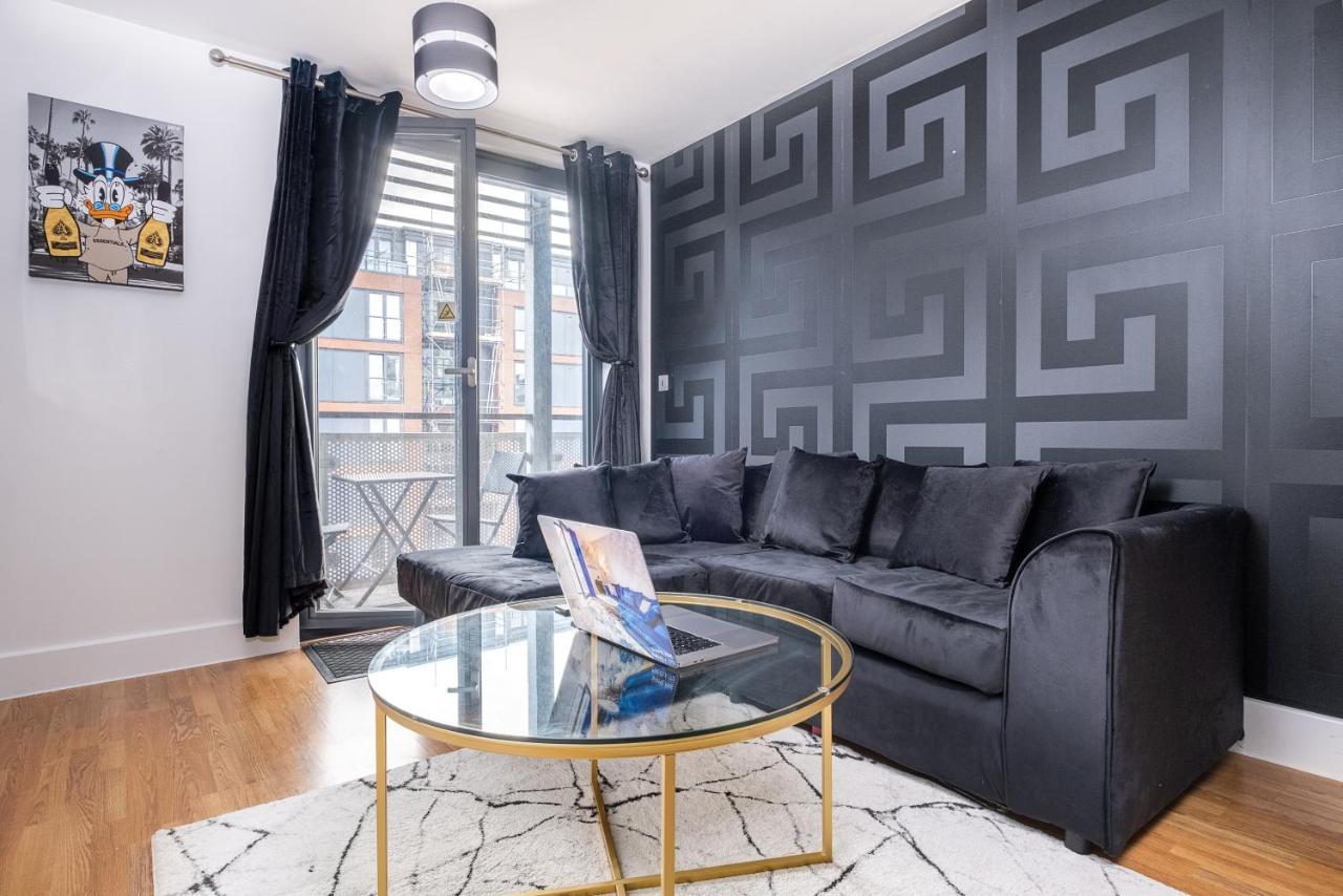 Maevela Apartments - Arcadian Versace Themed Apt ☆ Huge Balcony / Free Parking → Free Netflix -2 Min Walk From Birmingham Hippodrome Theatre, Arcadian, China Town, Sidewalk Club, Gay Village, 5 Mins From New Street Train Station - Birmingham Grand Ce Eksteriør bilde