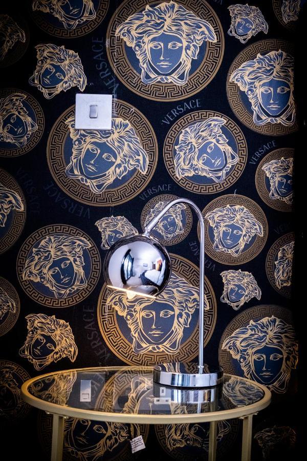 Maevela Apartments - Arcadian Versace Themed Apt ☆ Huge Balcony / Free Parking → Free Netflix -2 Min Walk From Birmingham Hippodrome Theatre, Arcadian, China Town, Sidewalk Club, Gay Village, 5 Mins From New Street Train Station - Birmingham Grand Ce Eksteriør bilde
